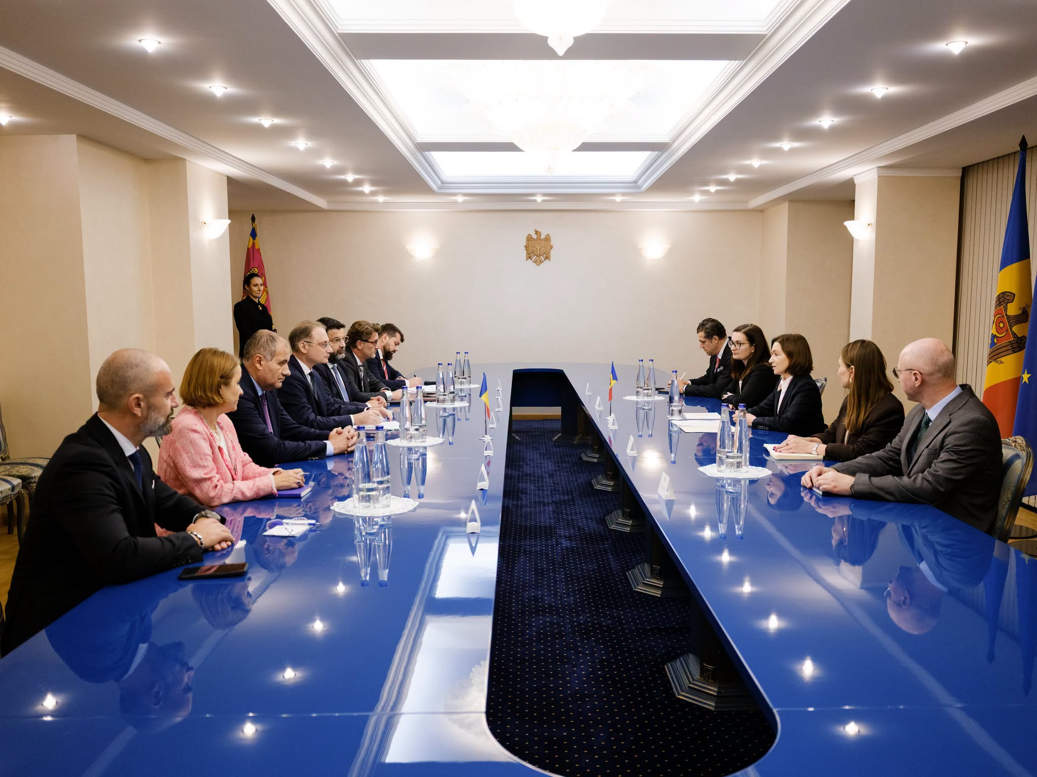 Delegațiile României și Republicii Moldova participă la o reuniune oficială la Chișinău.